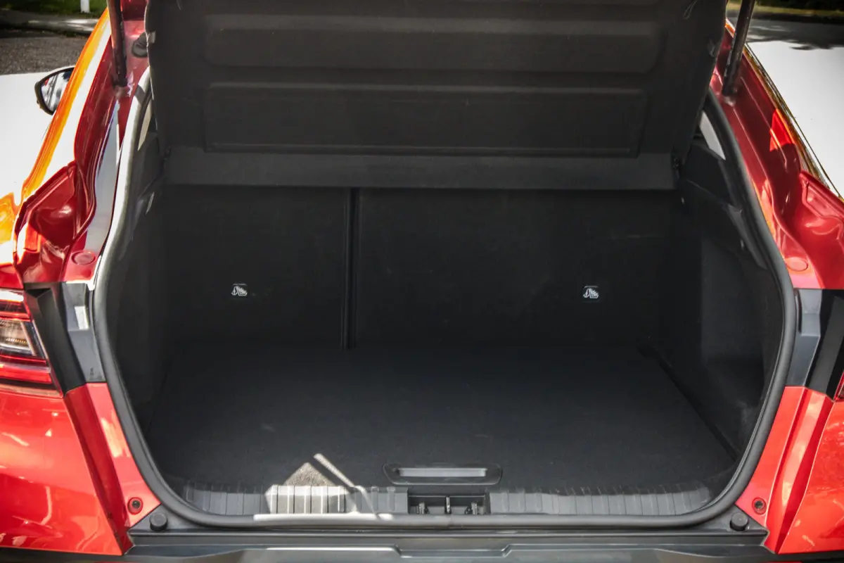 mild hybrid 140 EDC techno | Stoel- en stuurwiel verwarming | Achteruitrijcamera | Adaptieve cruise control |
