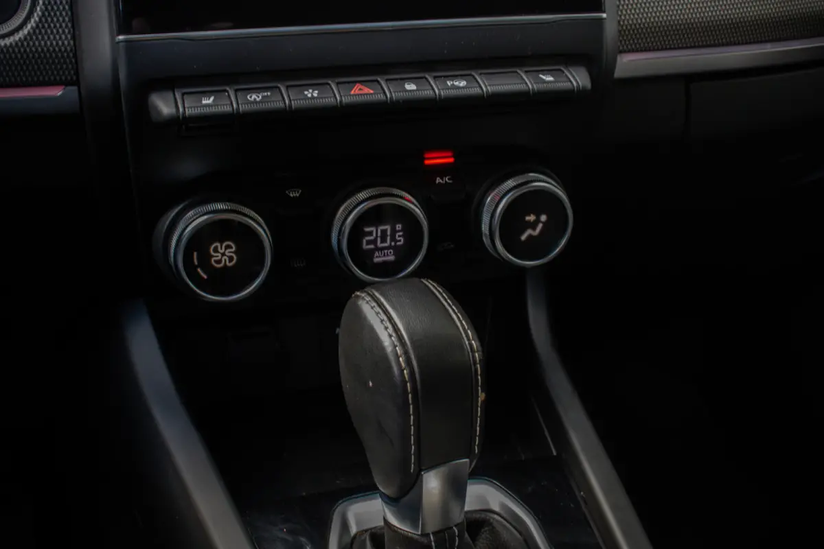 mild hybrid 140 EDC techno | Stoel- en stuurwiel verwarming | Achteruitrijcamera | Adaptieve cruise control |