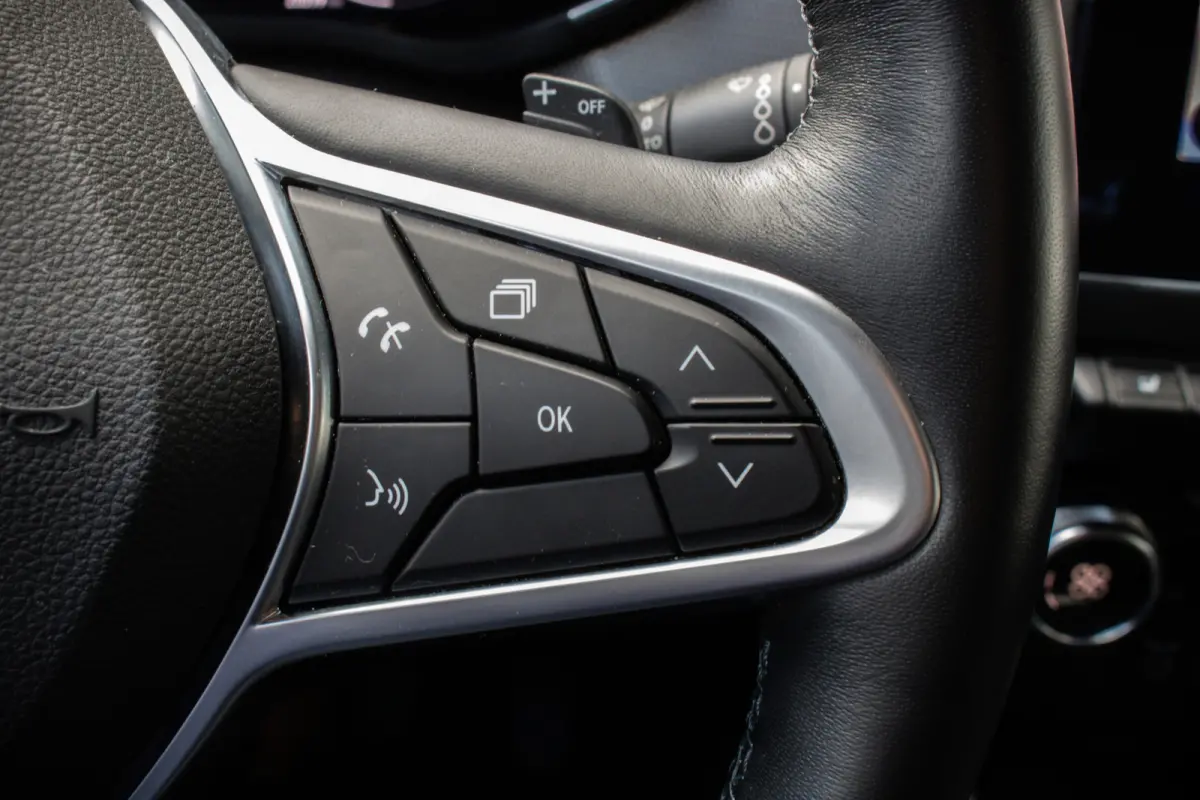mild hybrid 140 EDC techno | Stoel- en stuurwiel verwarming | Achteruitrijcamera | Adaptieve cruise control |