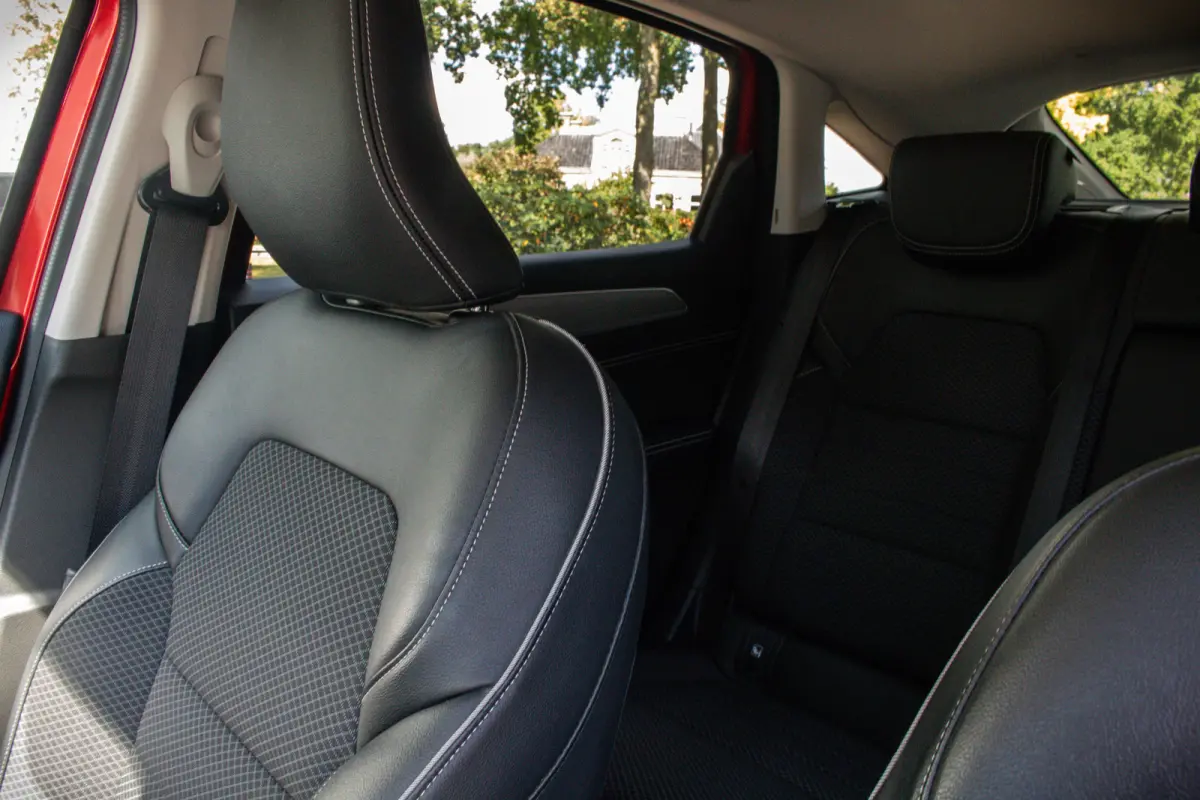 mild hybrid 140 EDC techno | Stoel- en stuurwiel verwarming | Achteruitrijcamera | Adaptieve cruise control |