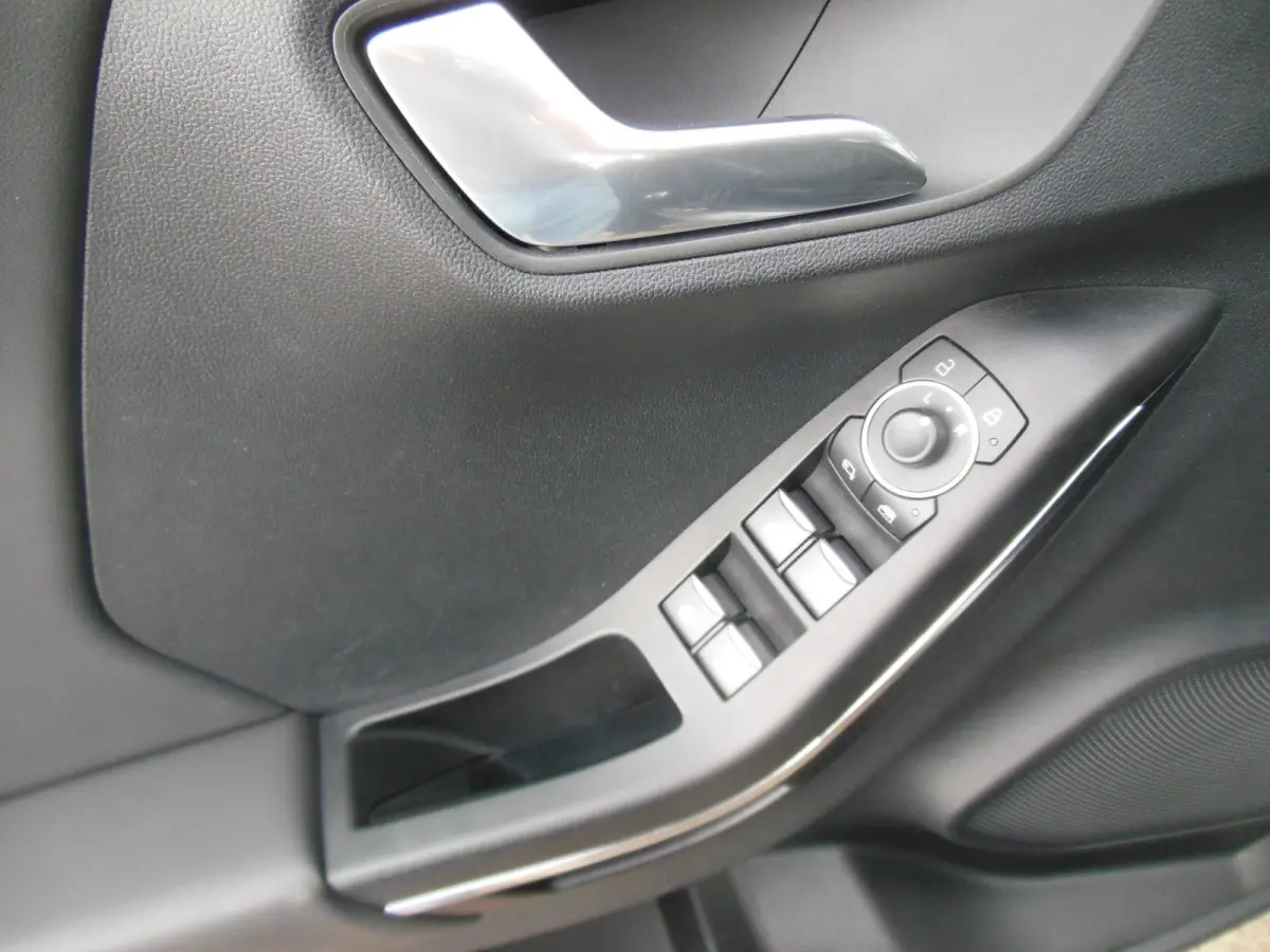 1.0 EcoBoost Titanium 12 maanden Bovag garantie carplay/android
