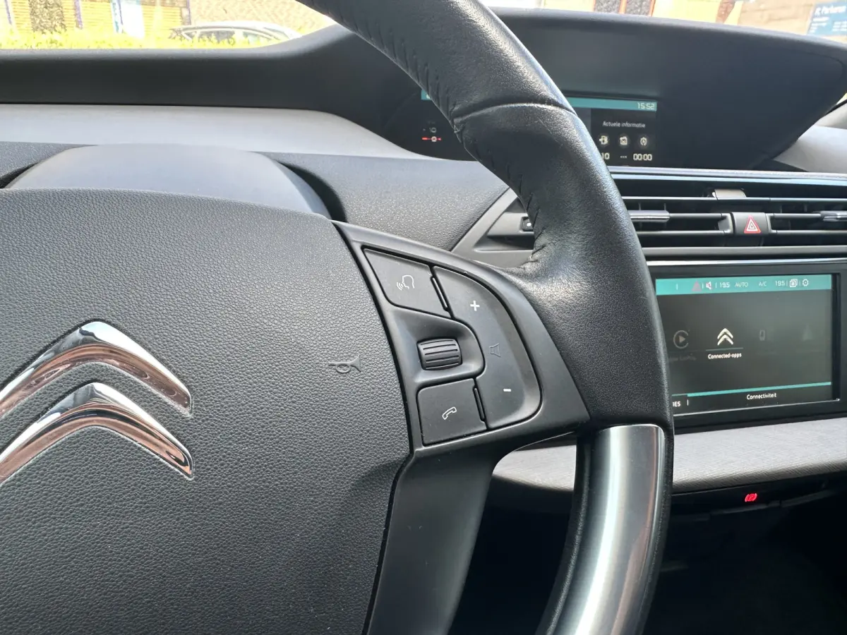 1.2 PureTech Business All-in Prijs Navi/Airco/Cruise/Park sens/Carplay/7Pers Eurorepar