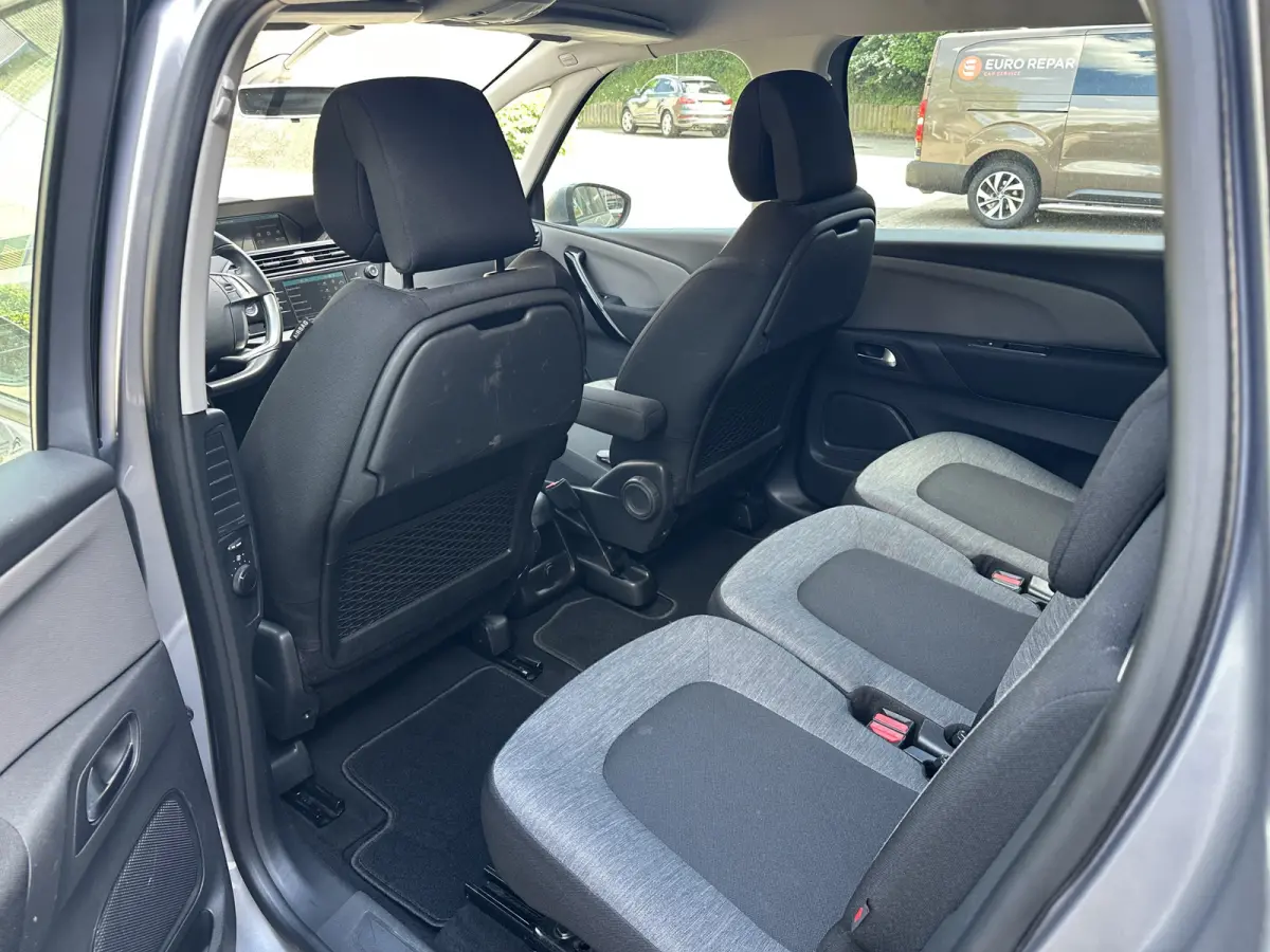 1.2 PureTech Business All-in Prijs Navi/Airco/Cruise/Park sens/Carplay/7Pers Eurorepar