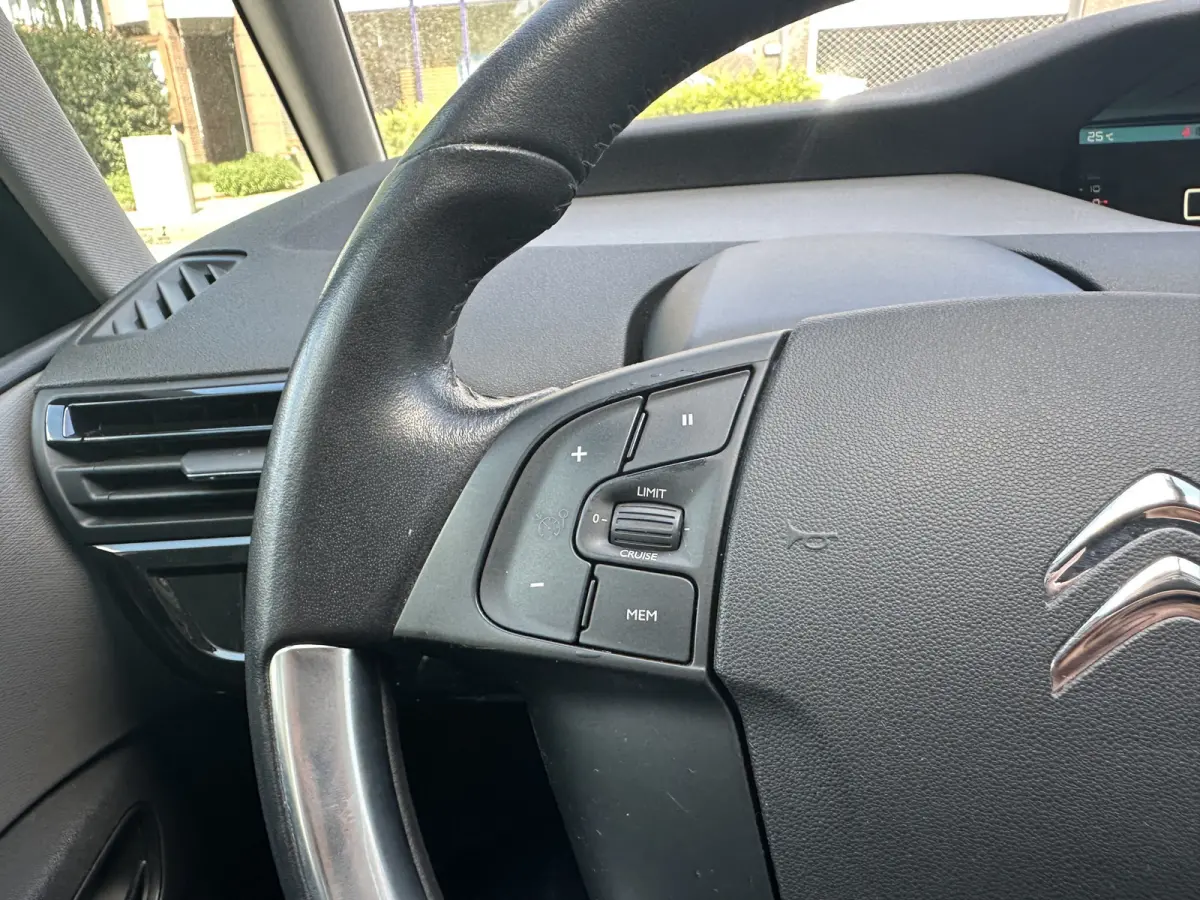 1.2 PureTech Business All-in Prijs Navi/Airco/Cruise/Park sens/Carplay/7Pers Eurorepar