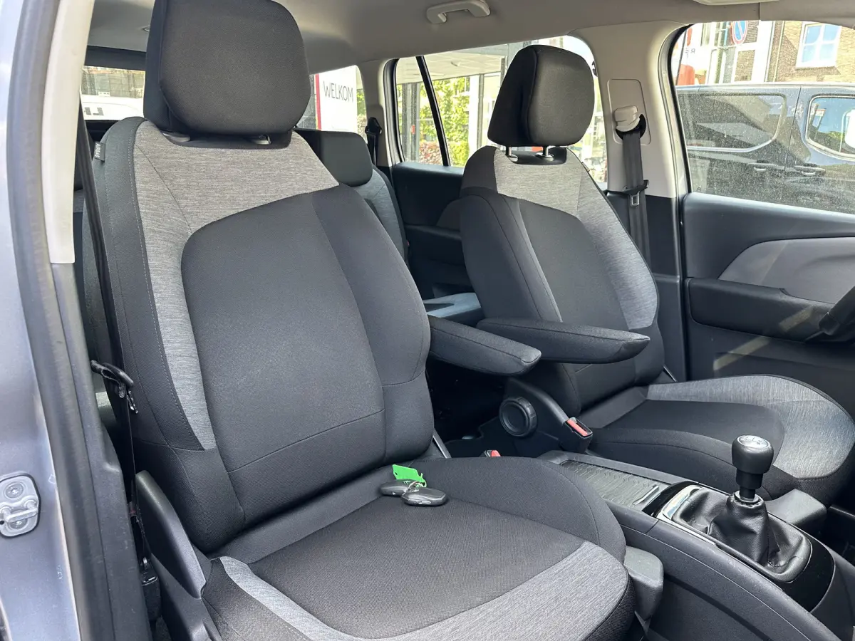 1.2 PureTech Business All-in Prijs Navi/Airco/Cruise/Park sens/Carplay/7Pers Eurorepar