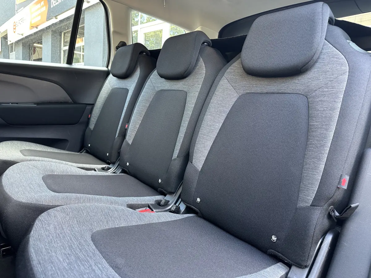 1.2 PureTech Business All-in Prijs Navi/Airco/Cruise/Park sens/Carplay/7Pers Eurorepar