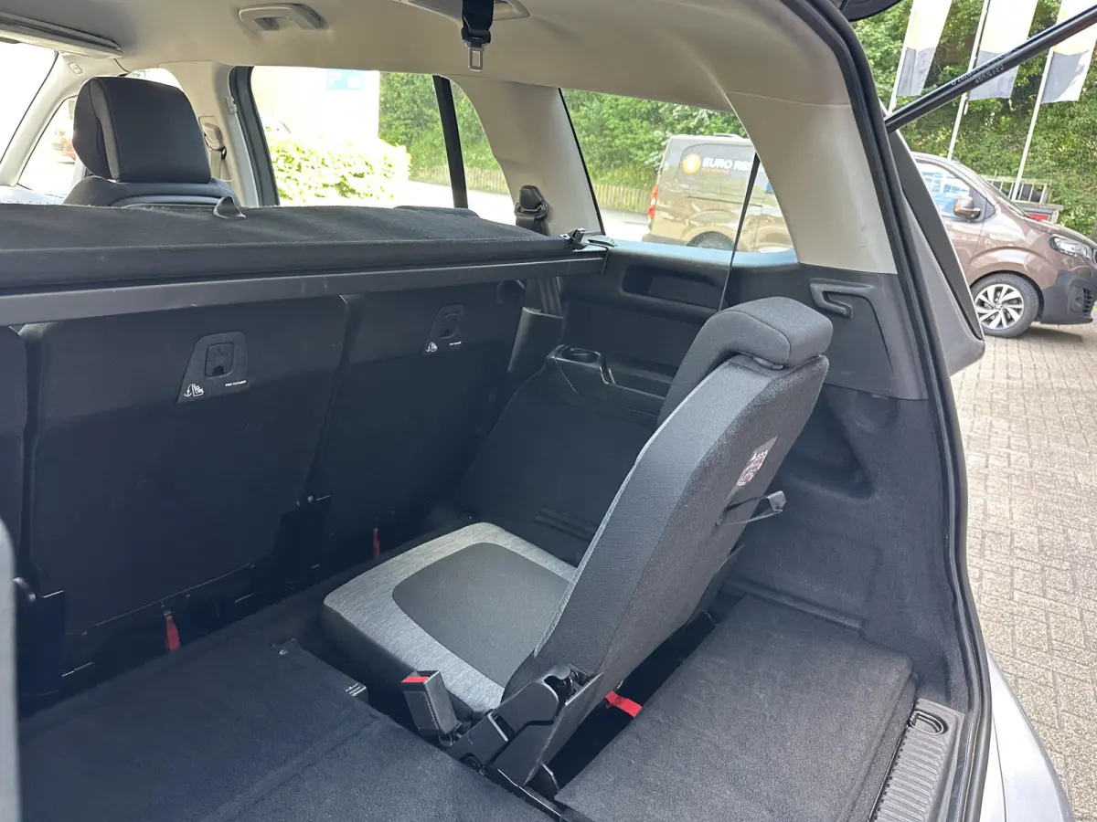 1.2 PureTech Business All-in Prijs Navi/Airco/Cruise/Park sens/Carplay/7Pers Eurorepar