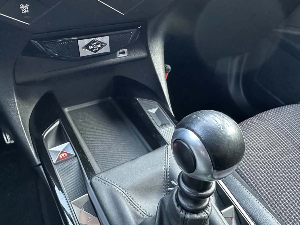 1.2 PureTech Performance Line All-in prijs Airco/Navi/Cruise/Carplay/Park sens voor+achter Eurorepar