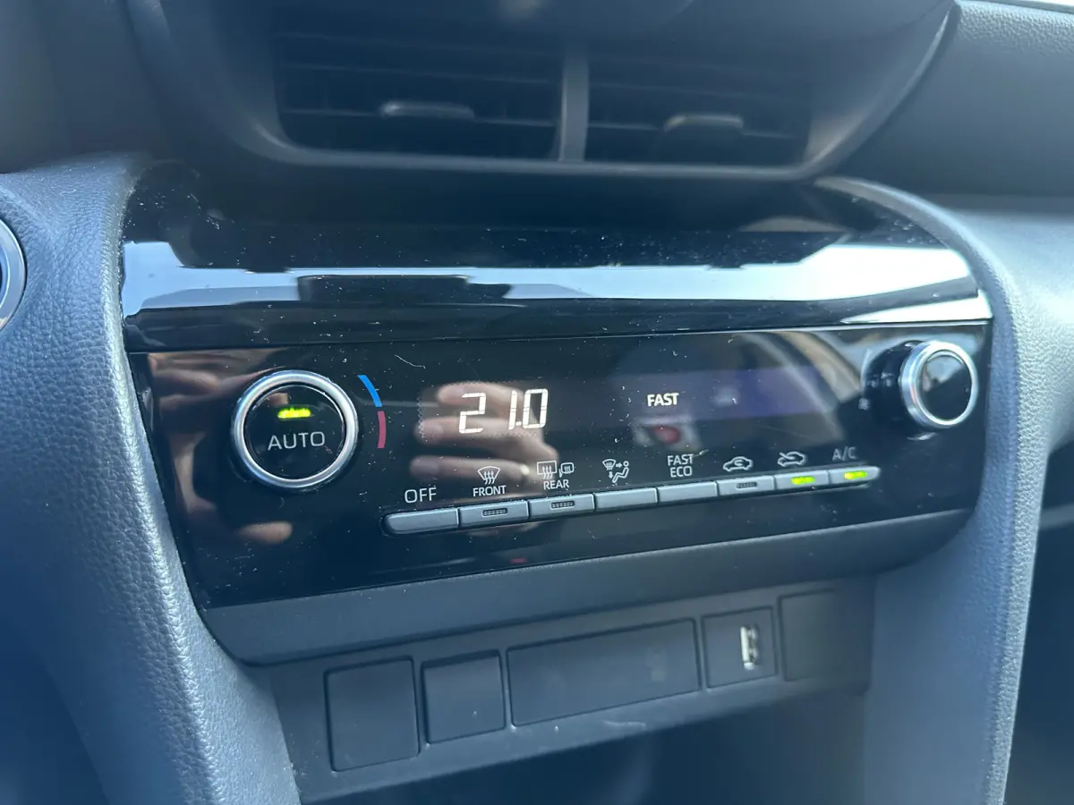 1.5 Hybrid Active Automaat All-in Prijs Airco/Cruise/Camera/Navi/Carplay Eurorepar
