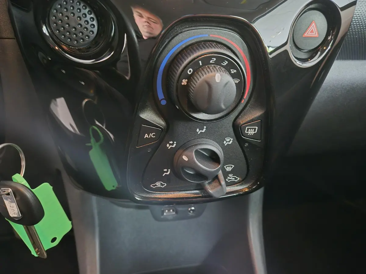 1.0 VTi Feel 5drs TwoTone All-in Prijs Airco/Bleutooth/El.ramen Eurorepar