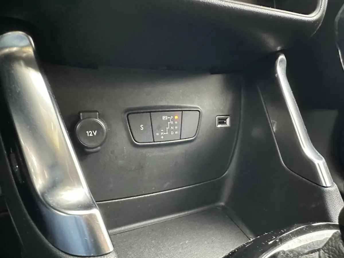 1.2 PureTech Automaat 130pk Max All-in Prijs Cruise/Navi/Parkeersens v/Stoelverwarming/Airco Eurorepar