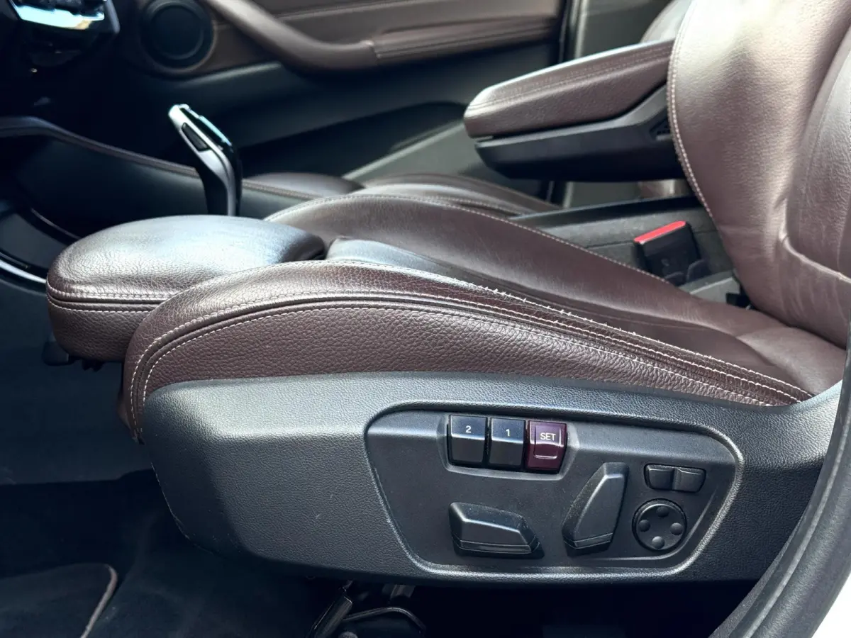 SDrive 2.0i M-Sport | LED | Elektr. stoelen | Dealer OH | 1e eigenaar | Stoelverwarming | 20i | Leder