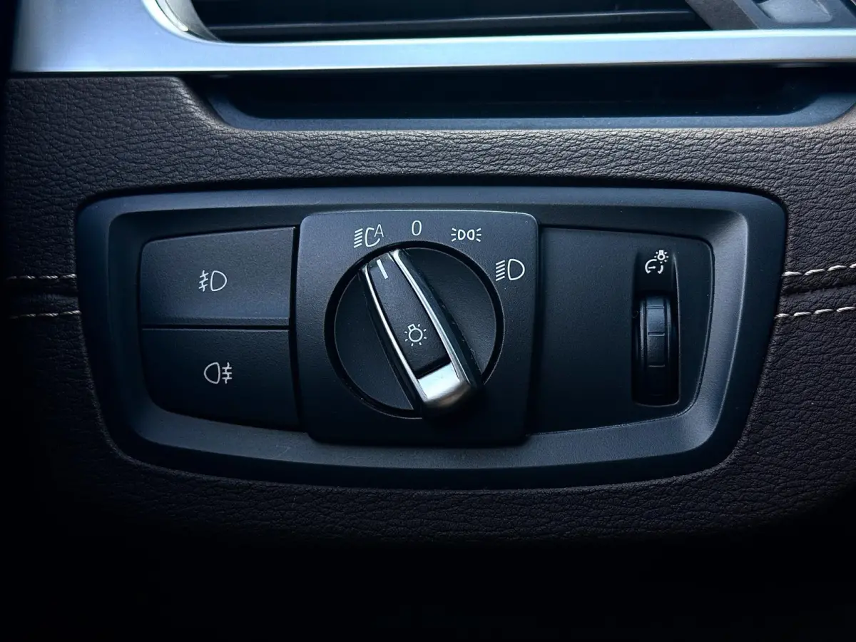 SDrive 2.0i M-Sport | LED | Elektr. stoelen | Dealer OH | 1e eigenaar | Stoelverwarming | 20i | Leder