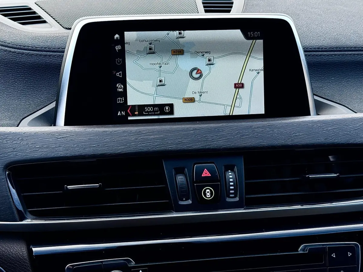 SDrive 2.0i M-Sport | LED | Elektr. stoelen | Dealer OH | 1e eigenaar | Stoelverwarming | 20i | Leder