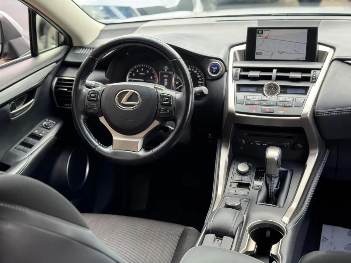 300h Sport Edition 2017 AUT NAVI CAMERA LM NAP!