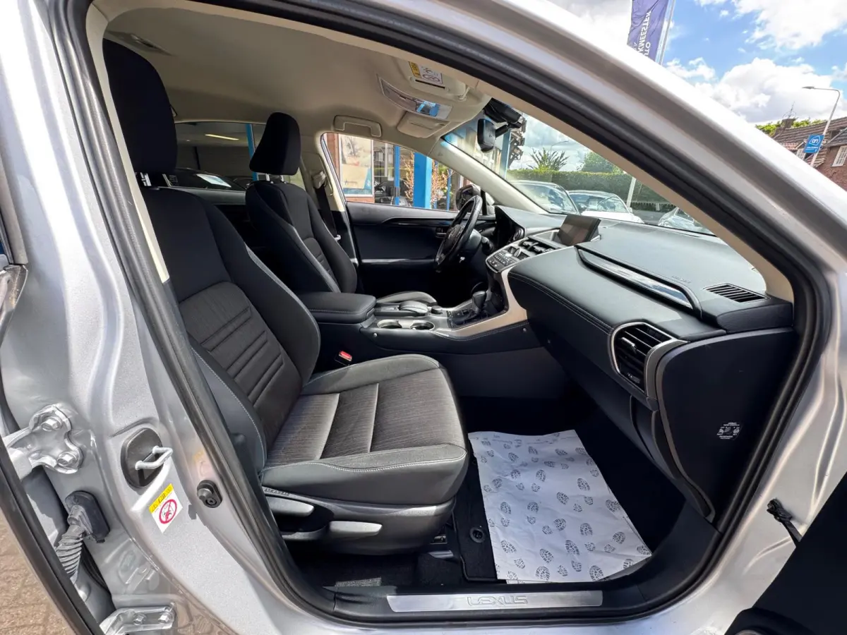 300h Sport Edition 2017 AUT NAVI CAMERA LM NAP!