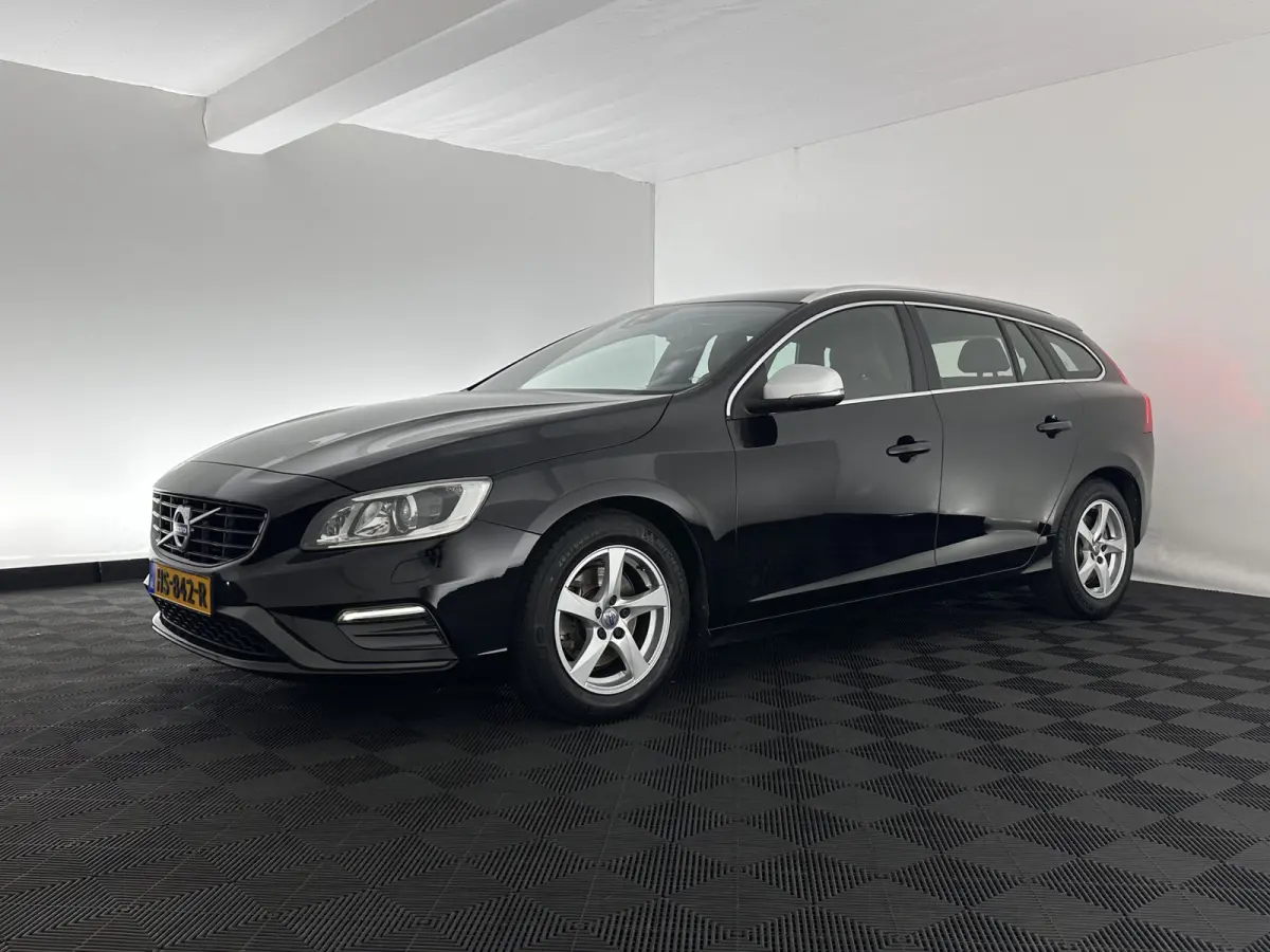 2.0 D4 R-Design Business Aut *LEATHER-MICROFIBRE | XENON | NAVI-FULLMAP | ECC | PDC | CRUISE | 16''ALU*