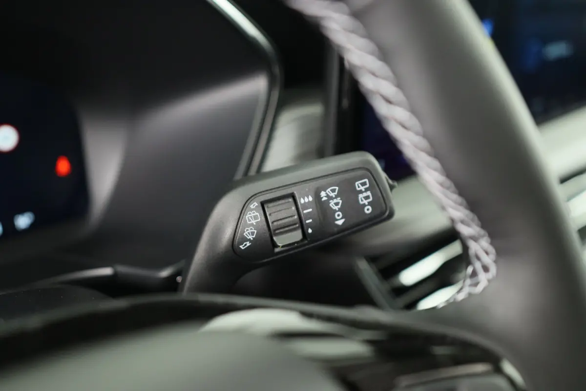 Plug-In Hybrid Active X | Black Pack | Elek. Trekhaak | Elek. Panoramadak | Winter Pack | Matrix Ford Led |