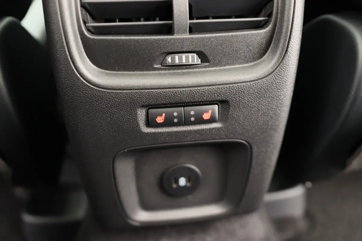 Plug-In Hybrid Active X | Black Pack | Elek. Trekhaak | Elek. Panoramadak | Winter Pack | Matrix Ford Led |