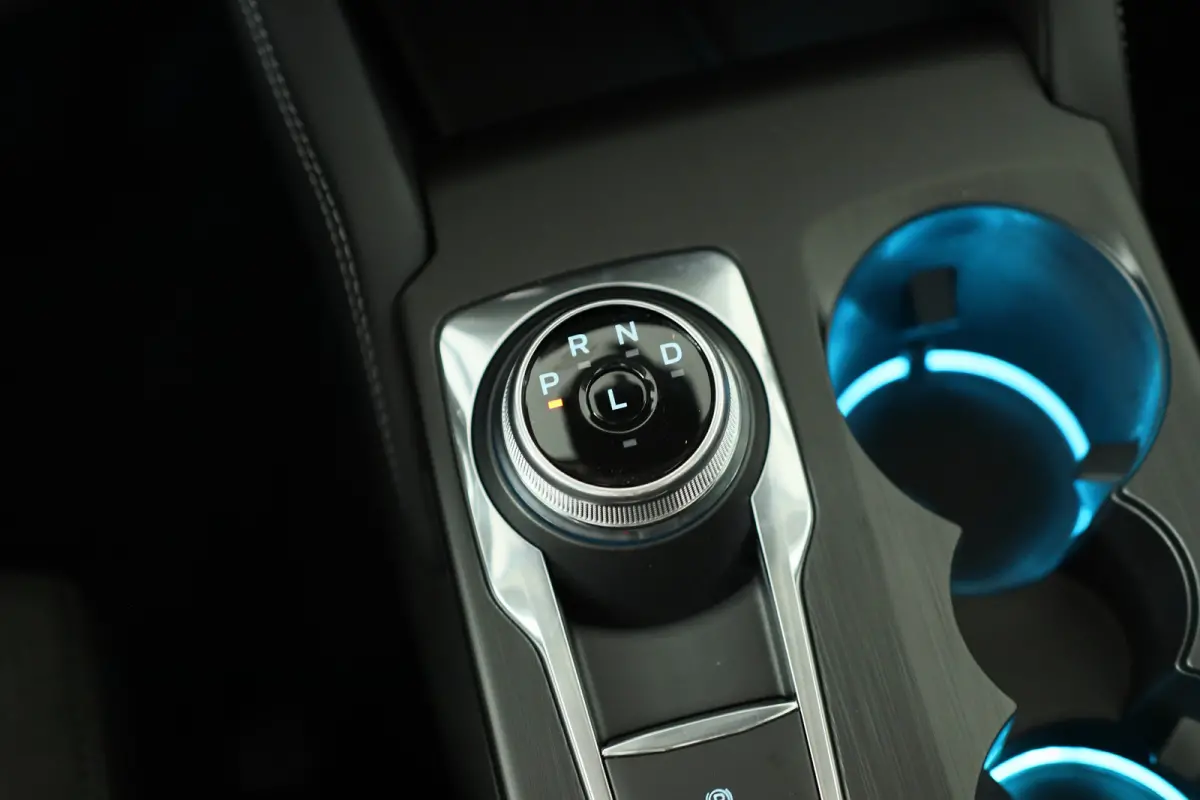 Plug-In Hybrid Active X | Black Pack | Elek. Trekhaak | Elek. Panoramadak | Winter Pack | Matrix Ford Led |