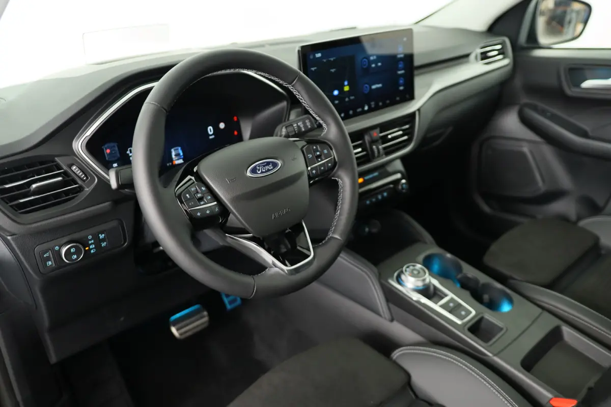 Plug-In Hybrid Active X | Black Pack | Elek. Trekhaak | Elek. Panoramadak | Winter Pack | Matrix Ford Led |