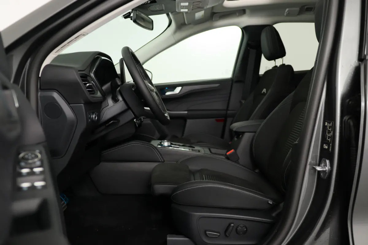 Plug-In Hybrid Active X | Black Pack | Elek. Trekhaak | Elek. Panoramadak | Winter Pack | Matrix Ford Led |
