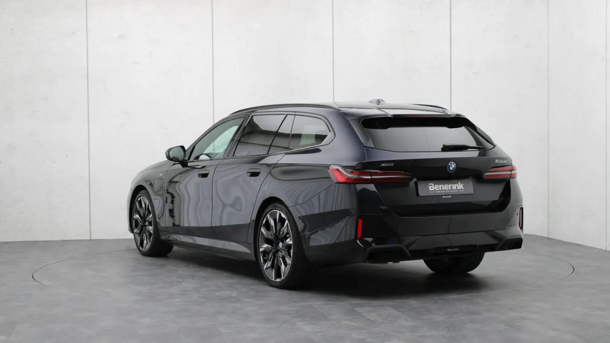 530e xDrive M-Sport Pro | Stoelventilatie | Bowers & Wilkins | M Carbon exterieur | Onderstel Professional | Head-up | Panoramadak | Trekhaak
