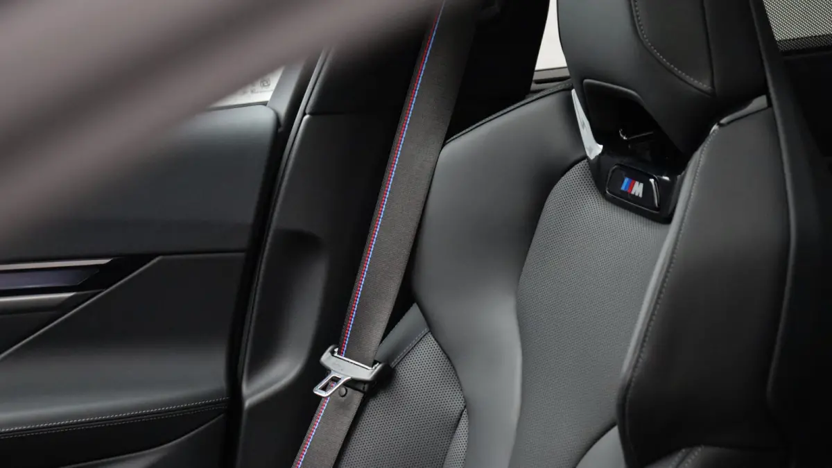 530e xDrive M-Sport Pro | Stoelventilatie | Bowers & Wilkins | M Carbon exterieur | Onderstel Professional | Head-up | Panoramadak | Trekhaak