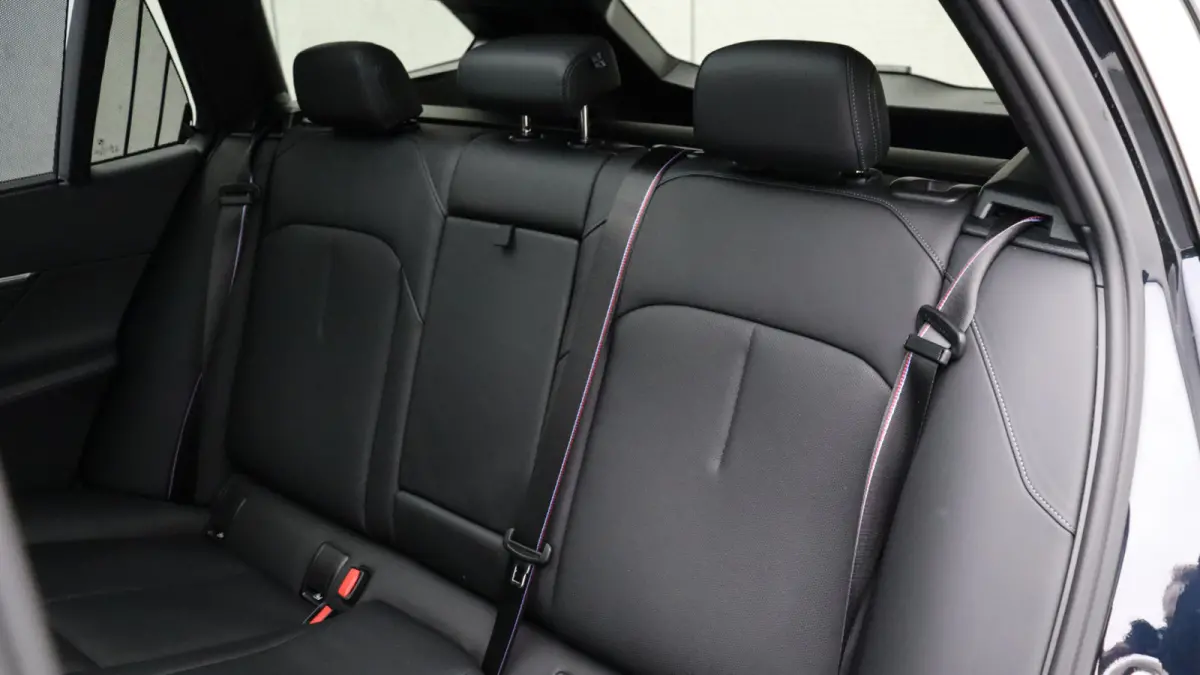 530e xDrive M-Sport Pro | Stoelventilatie | Bowers & Wilkins | M Carbon exterieur | Onderstel Professional | Head-up | Panoramadak | Trekhaak