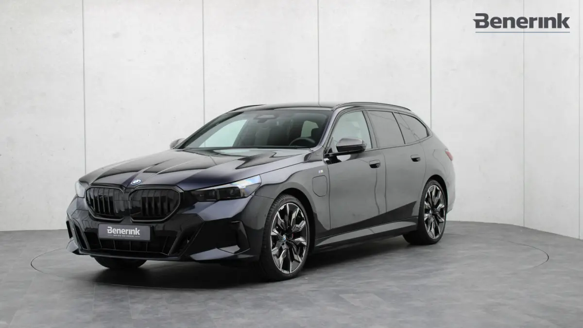 530e xDrive M-Sport Pro | Stoelventilatie | Bowers & Wilkins | M Carbon exterieur | Onderstel Professional | Head-up | Panoramadak | Trekhaak