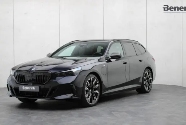 530e xDrive M-Sport Pro | Stoelventilatie | Bowers & Wilkins | M Carbon exterieur | Onderstel Professional | Head-up | Panoramadak | Trekhaak