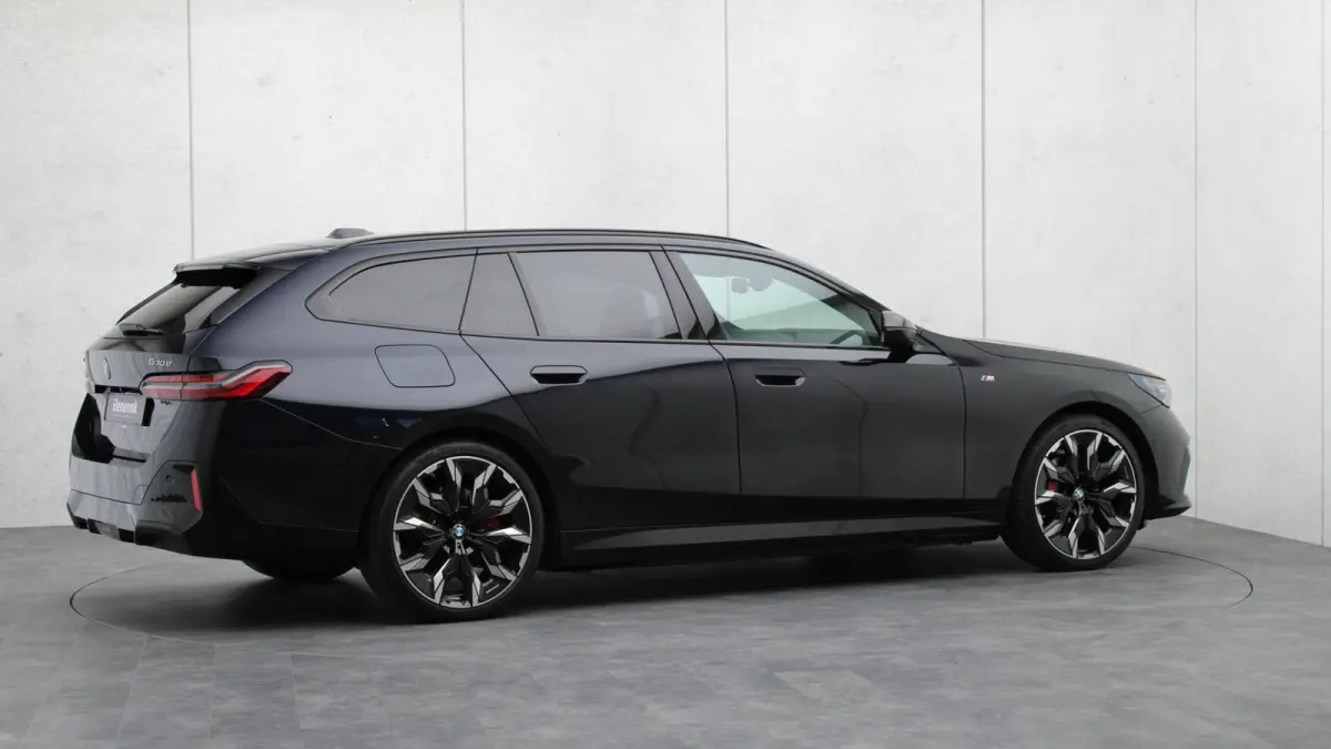 530e xDrive M-Sport Pro | Stoelventilatie | Bowers & Wilkins | M Carbon exterieur | Onderstel Professional | Head-up | Panoramadak | Trekhaak