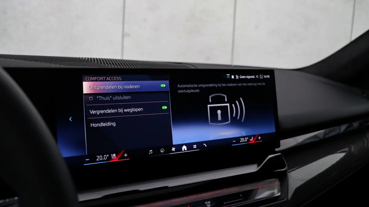 530e xDrive M-Sport Pro | Stoelventilatie | Bowers & Wilkins | M Carbon exterieur | Onderstel Professional | Head-up | Panoramadak | Trekhaak