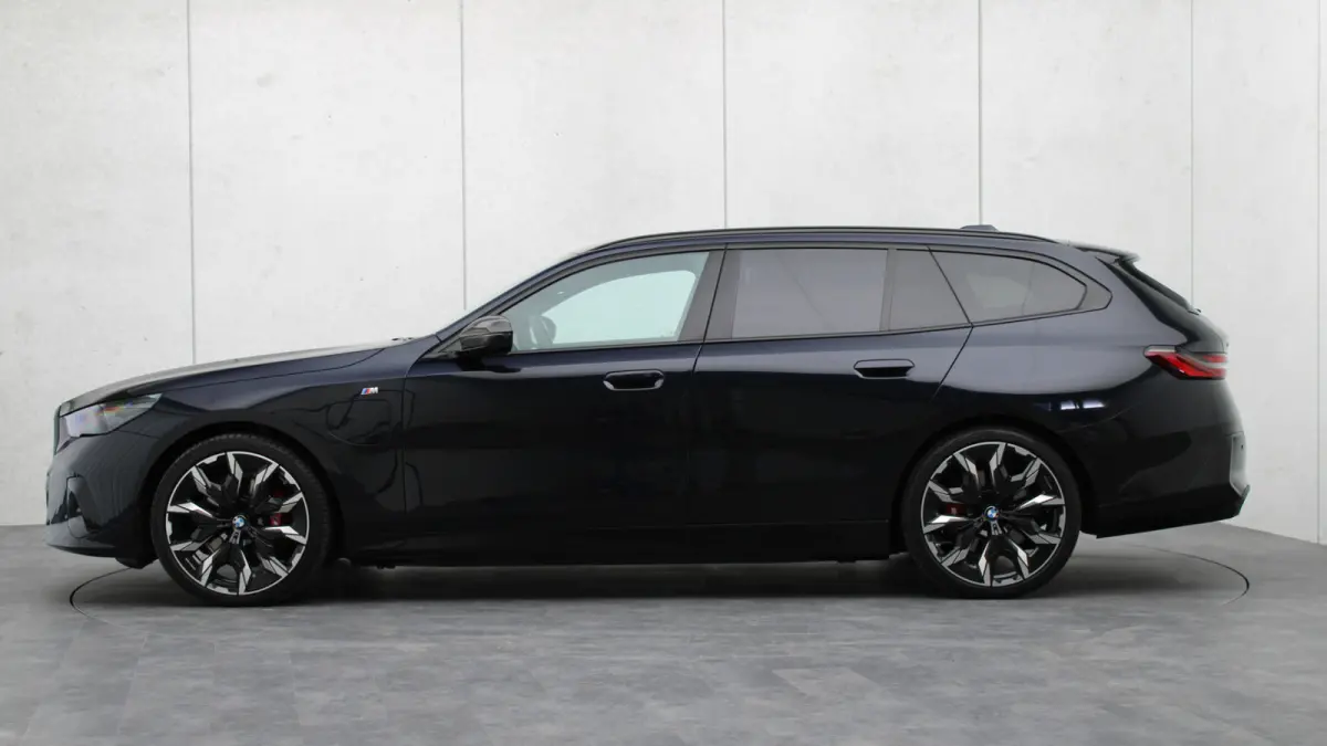 530e xDrive M-Sport Pro | Stoelventilatie | Bowers & Wilkins | M Carbon exterieur | Onderstel Professional | Head-up | Panoramadak | Trekhaak