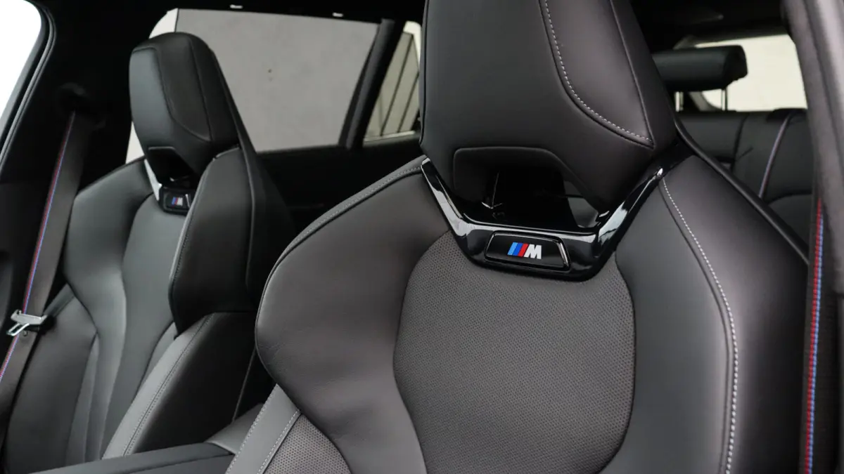 530e xDrive M-Sport Pro | Stoelventilatie | Bowers & Wilkins | M Carbon exterieur | Onderstel Professional | Head-up | Panoramadak | Trekhaak