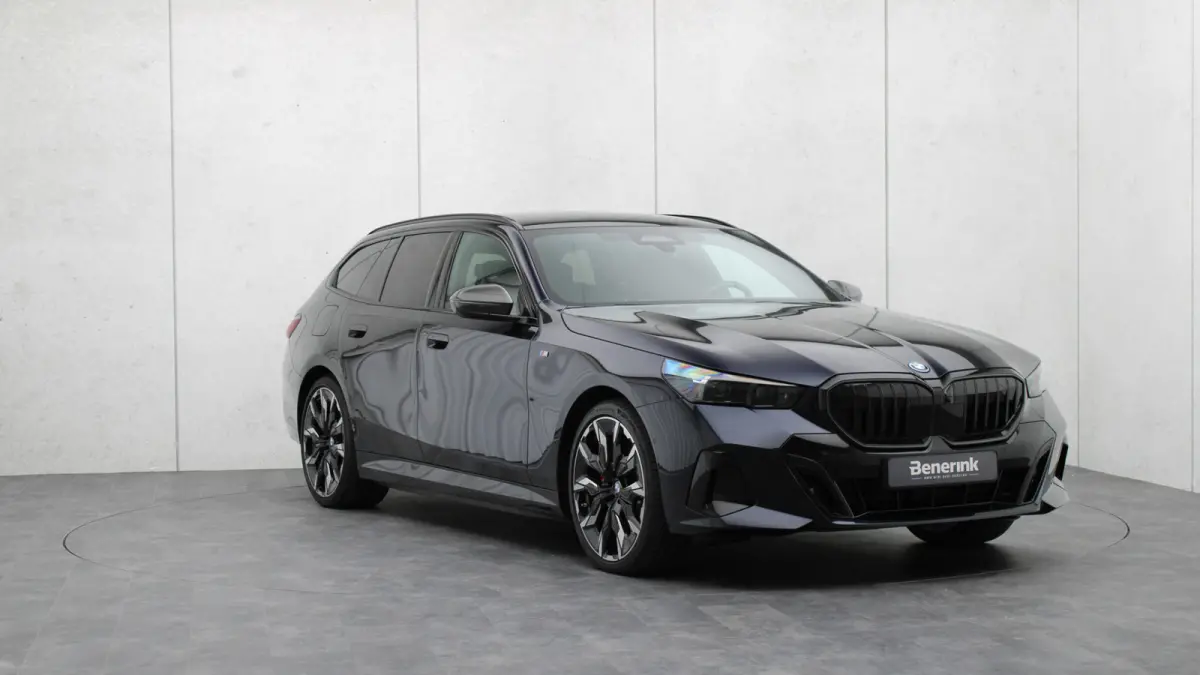 530e xDrive M-Sport Pro | Stoelventilatie | Bowers & Wilkins | M Carbon exterieur | Onderstel Professional | Head-up | Panoramadak | Trekhaak
