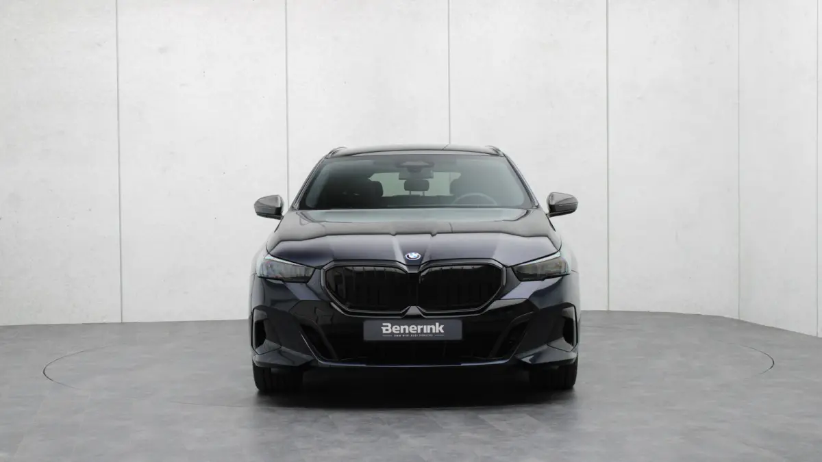 530e xDrive M-Sport Pro | Stoelventilatie | Bowers & Wilkins | M Carbon exterieur | Onderstel Professional | Head-up | Panoramadak | Trekhaak