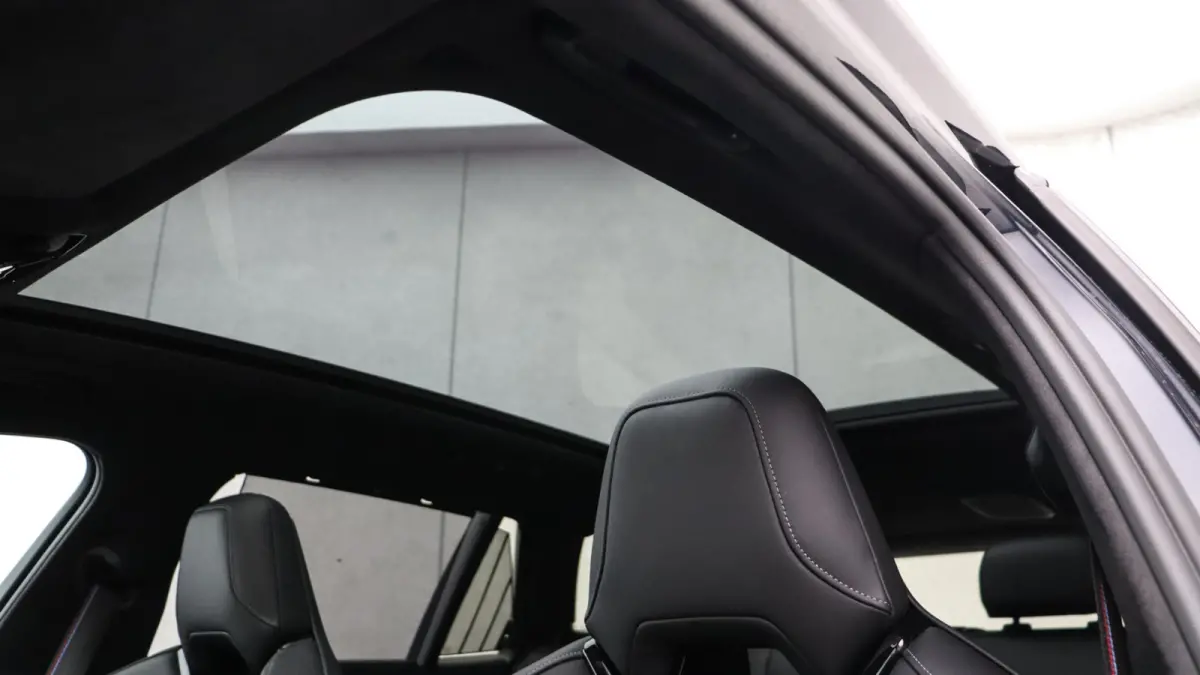 530e xDrive M-Sport Pro | Stoelventilatie | Bowers & Wilkins | M Carbon exterieur | Onderstel Professional | Head-up | Panoramadak | Trekhaak