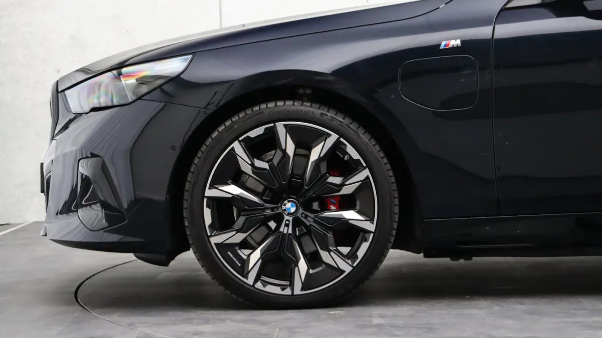 530e xDrive M-Sport Pro | Stoelventilatie | Bowers & Wilkins | M Carbon exterieur | Onderstel Professional | Head-up | Panoramadak | Trekhaak