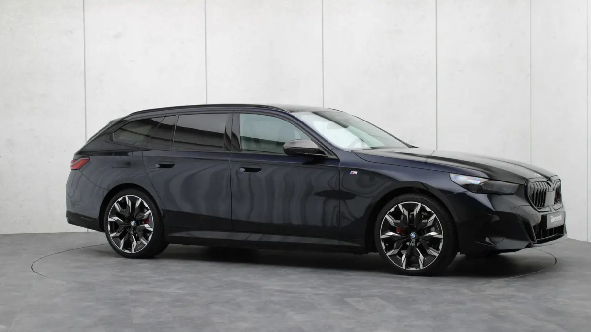 530e xDrive M-Sport Pro | Stoelventilatie | Bowers & Wilkins | M Carbon exterieur | Onderstel Professional | Head-up | Panoramadak | Trekhaak