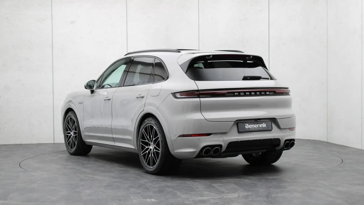 3.0 E-Hybrid SportDesign | Panoramadak | BOSE Sound | Soft-Close | Bijrijdersdisplay | Trekhaak