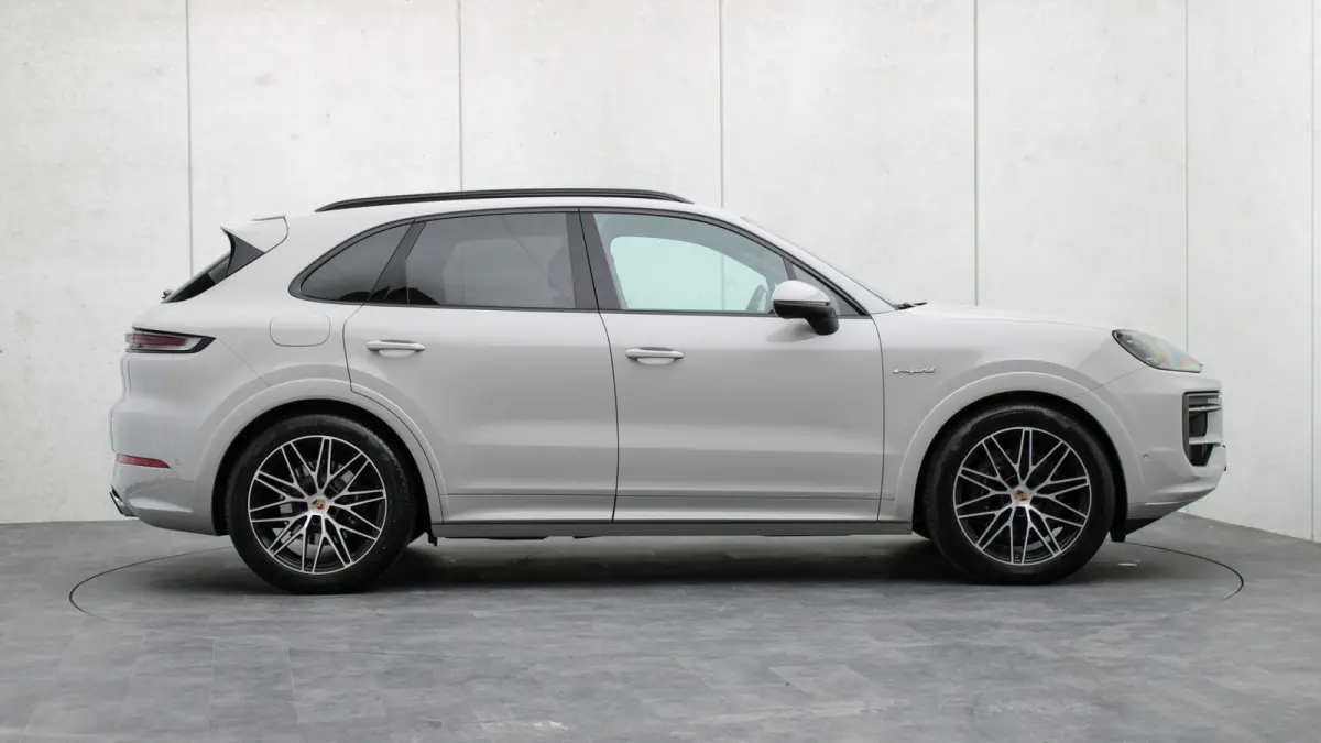 3.0 E-Hybrid SportDesign | Panoramadak | BOSE Sound | Soft-Close | Bijrijdersdisplay | Trekhaak