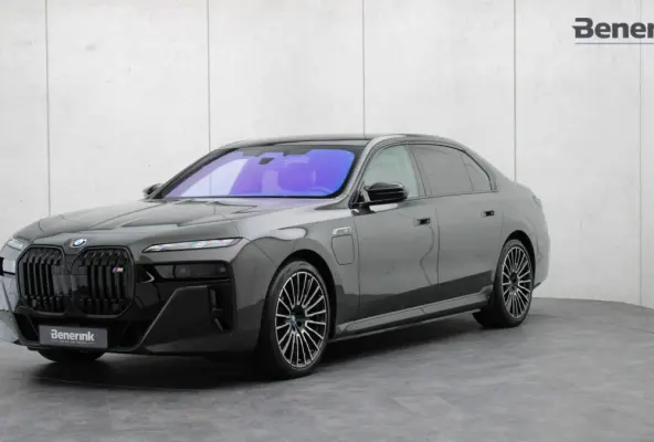 M760e xDrive | Exclusive Lounge | B&W | Sky Lounge | Connoisseur Pack | Rear Seat Entertainment