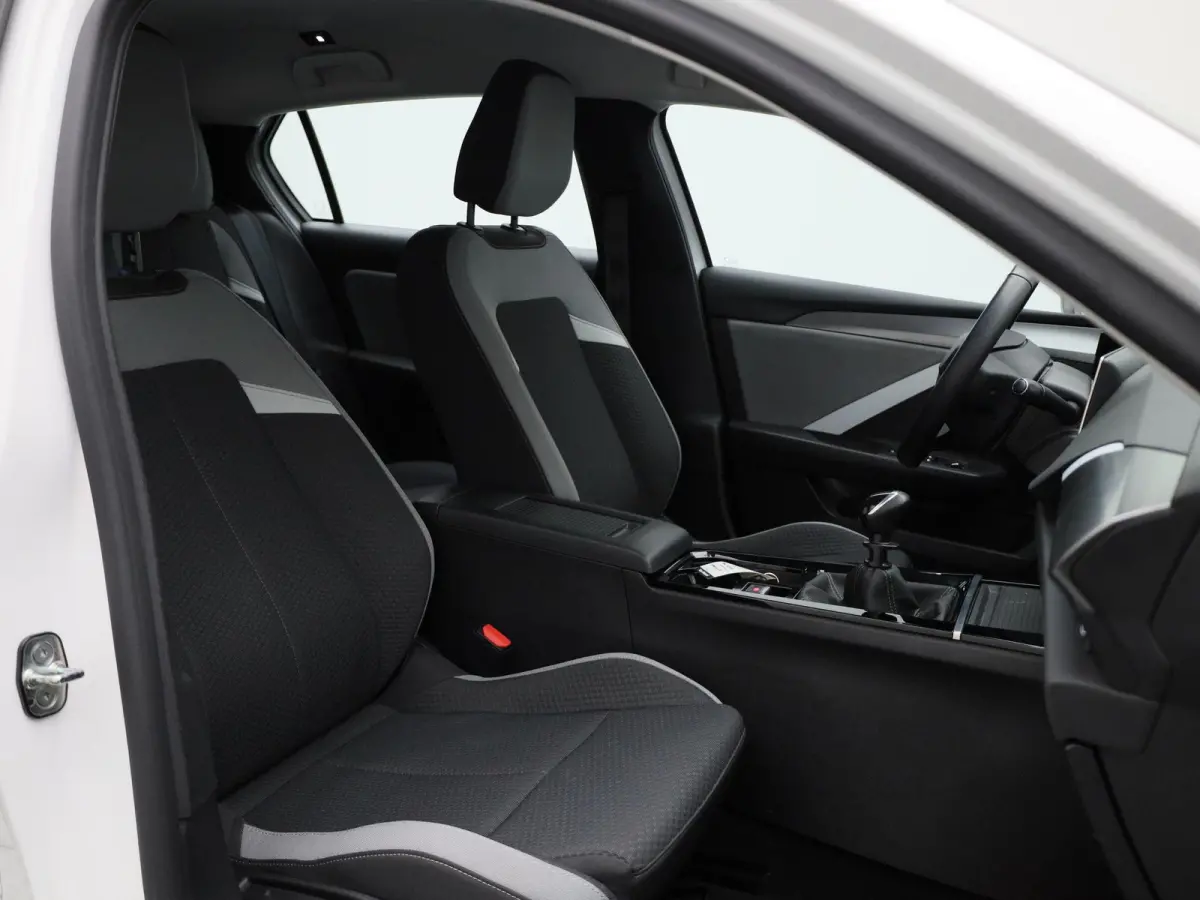 1.2 Turbo 81kW S/S Edition | ACHTERUITRIJCAMERA | NAVIGATIE | APPLE CARPLAY | CRUISE CONTROL | CLIMATE CONTROL | DIGITAL COCKPIT | LED VERLICHTING | DAB RADIO | MULTIFUNCTIONEEL STUURWIEL |