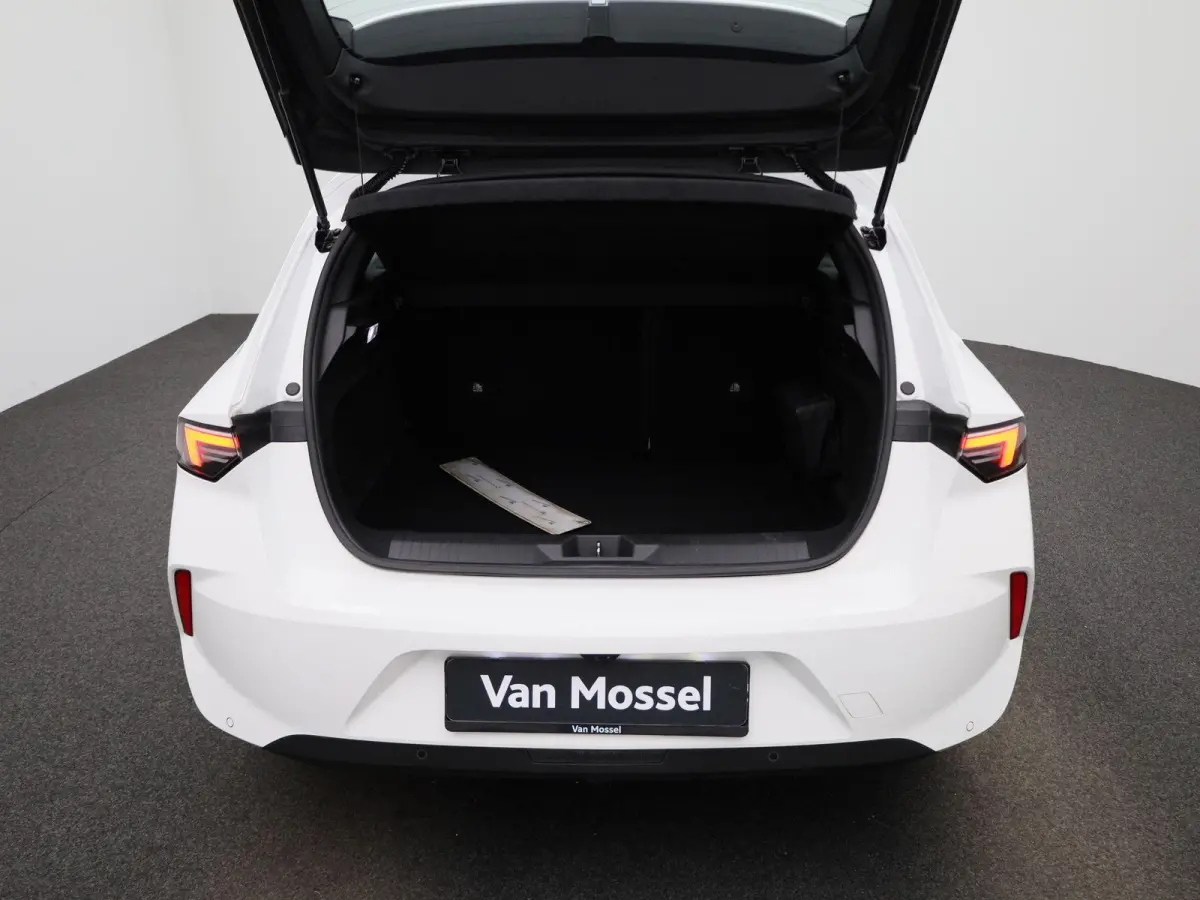 1.2 Turbo 81kW S/S Edition | ACHTERUITRIJCAMERA | NAVIGATIE | APPLE CARPLAY | CRUISE CONTROL | CLIMATE CONTROL | DIGITAL COCKPIT | LED VERLICHTING | DAB RADIO | MULTIFUNCTIONEEL STUURWIEL |
