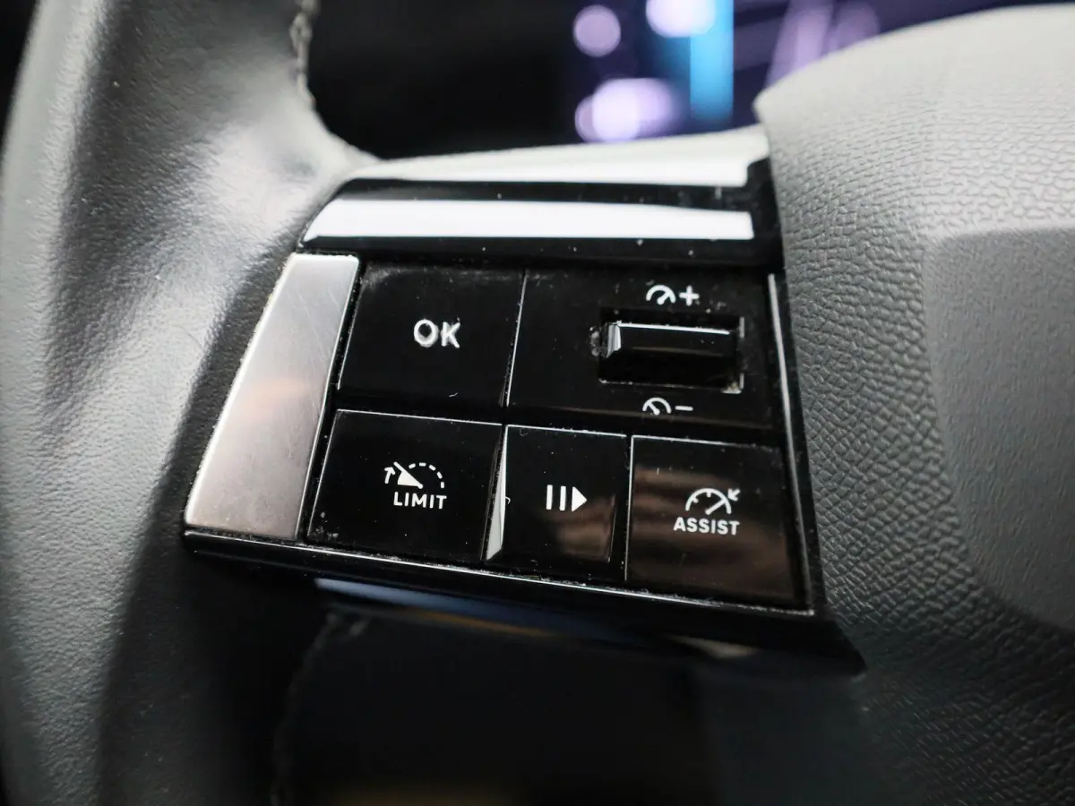 1.2 Turbo 81kW S/S Edition | ACHTERUITRIJCAMERA | NAVIGATIE | APPLE CARPLAY | CRUISE CONTROL | CLIMATE CONTROL | DIGITAL COCKPIT | LED VERLICHTING | DAB RADIO | MULTIFUNCTIONEEL STUURWIEL |