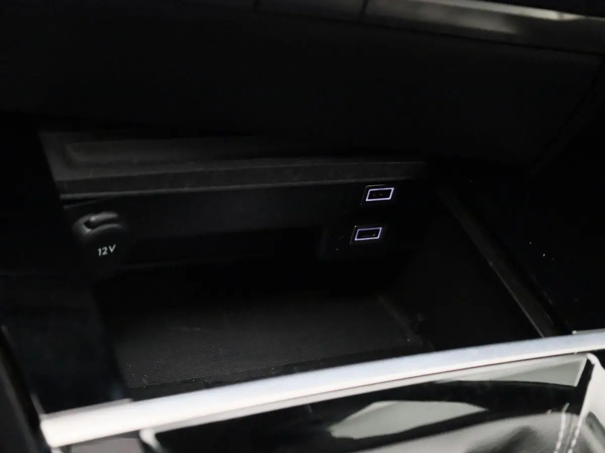 1.2 Turbo 81kW S/S Edition | ACHTERUITRIJCAMERA | NAVIGATIE | APPLE CARPLAY | CRUISE CONTROL | CLIMATE CONTROL | DIGITAL COCKPIT | LED VERLICHTING | DAB RADIO | MULTIFUNCTIONEEL STUURWIEL |