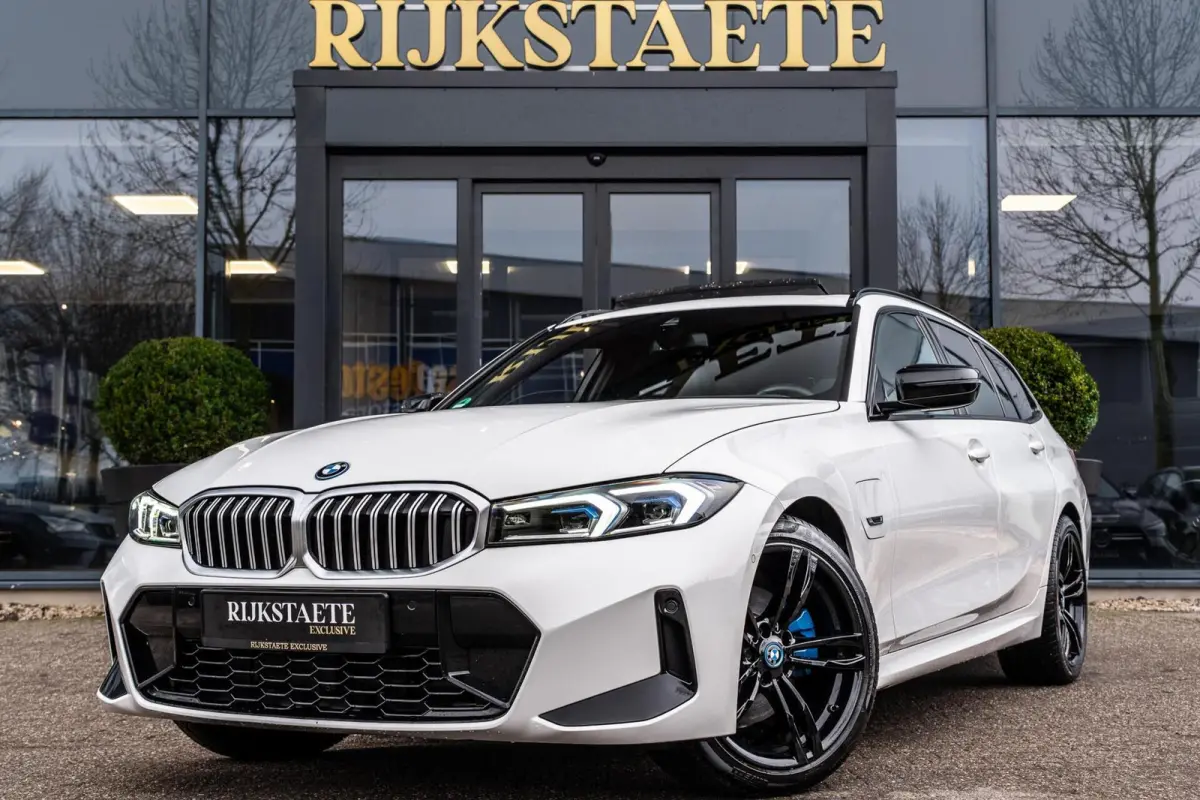 330e xDrive|M-PAKKET|PANO|TREKHAAK|19''