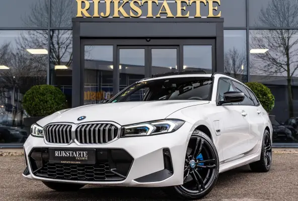 330e xDrive|M-PAKKET|PANO|TREKHAAK|19''
