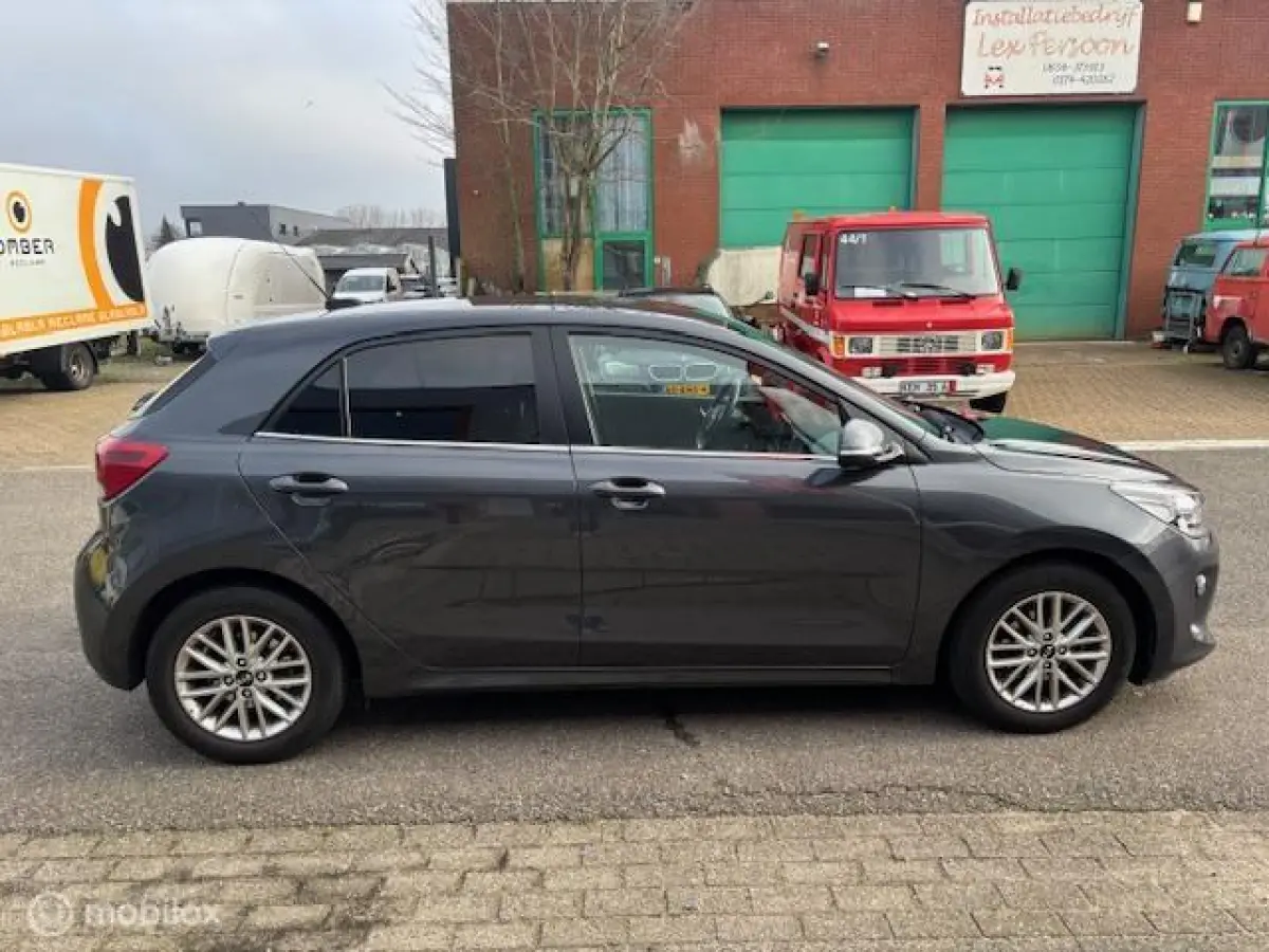 1.4 DynamicLine Automaat Navigatie & Camera achter , Parkeerhulp achter , Electr. ramen & deur vergrendeling met afstand